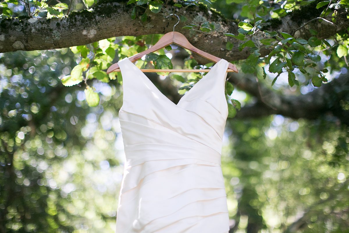 The Gaige House Glenn Ellen CA wedding dress pictures, Amy Caroline Photography
