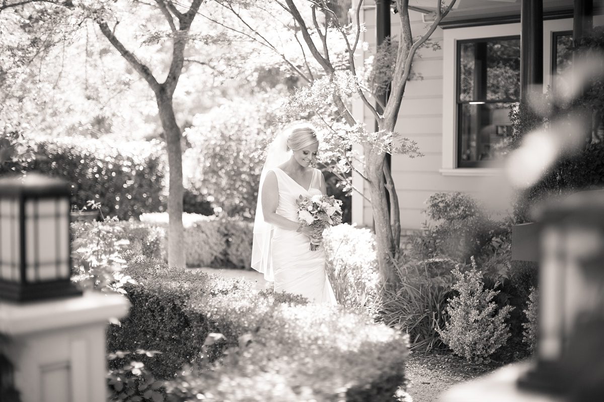 The Gaige House Glenn Ellen CA, Bride at the Gaige house, Somoma Wedding Photographers, Amy Caroline Photography