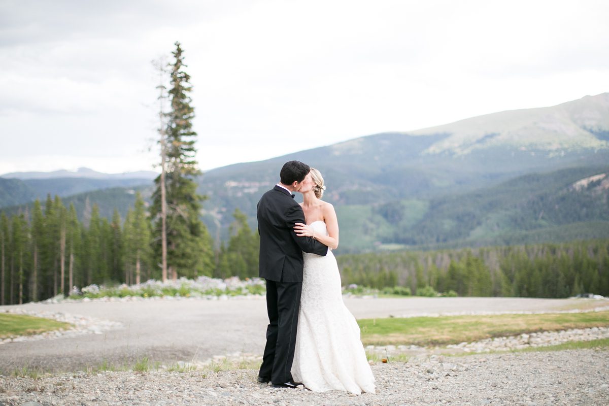 classic-and-romantic-ten-mile-station-breckenridge-wedding-amy-caroline-photography_0057