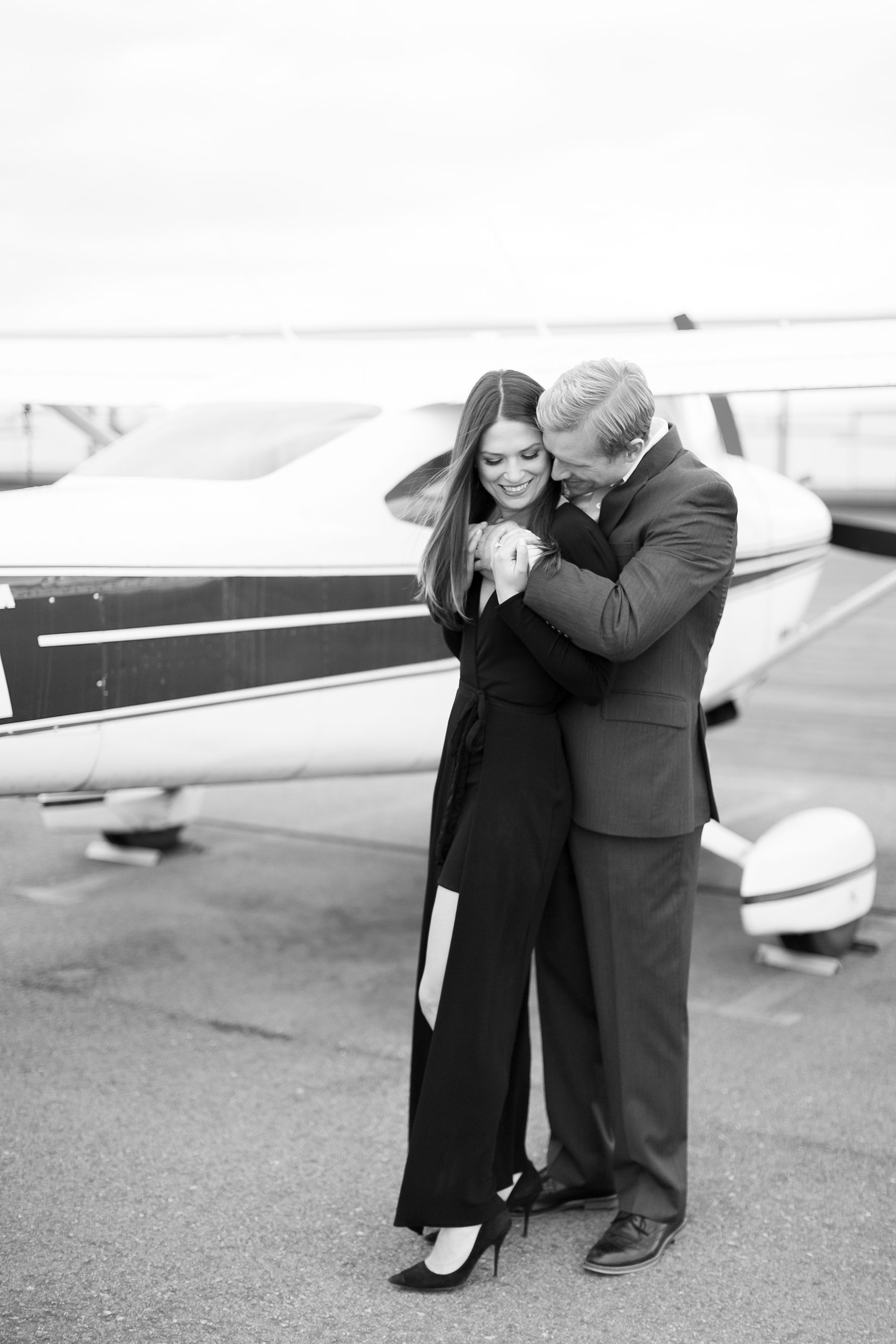 Romantic Flying and Airport Engagement Pictures | Engagement Photographers Denver | Amy Caroline Photography